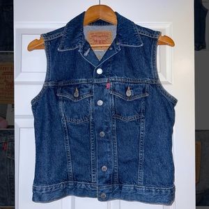 NWOT Levi’s Denim Vest